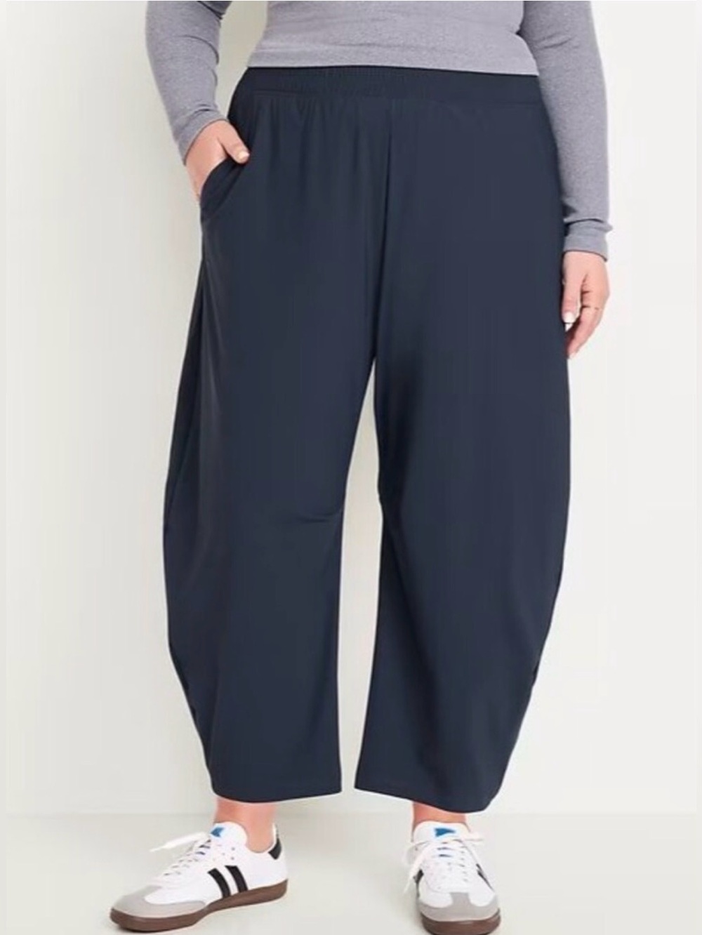 NWOT- Old Navy ‘SleekTech’ High-Waist Barrel Ankle Pant